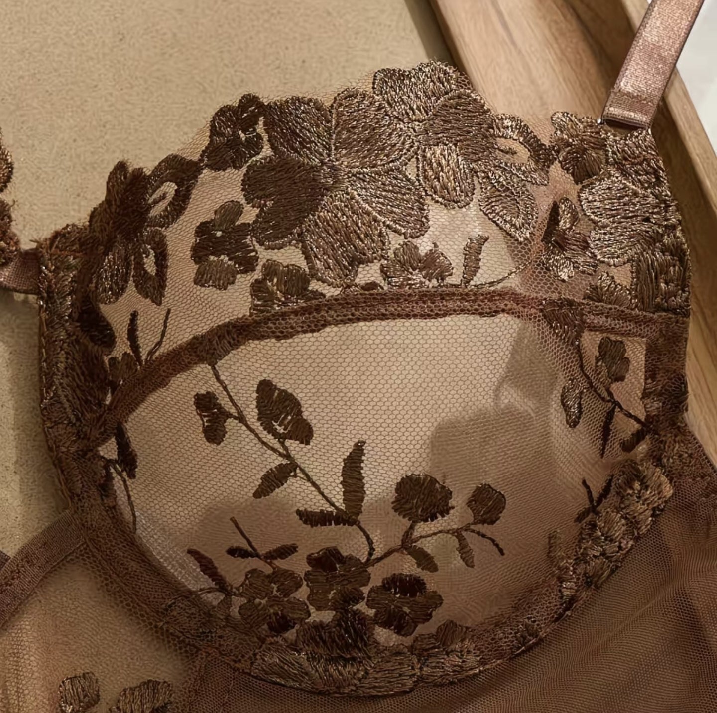 Ensemble Lingerie Chocolat Luxe – Dentelle Florale & Finition Satinée