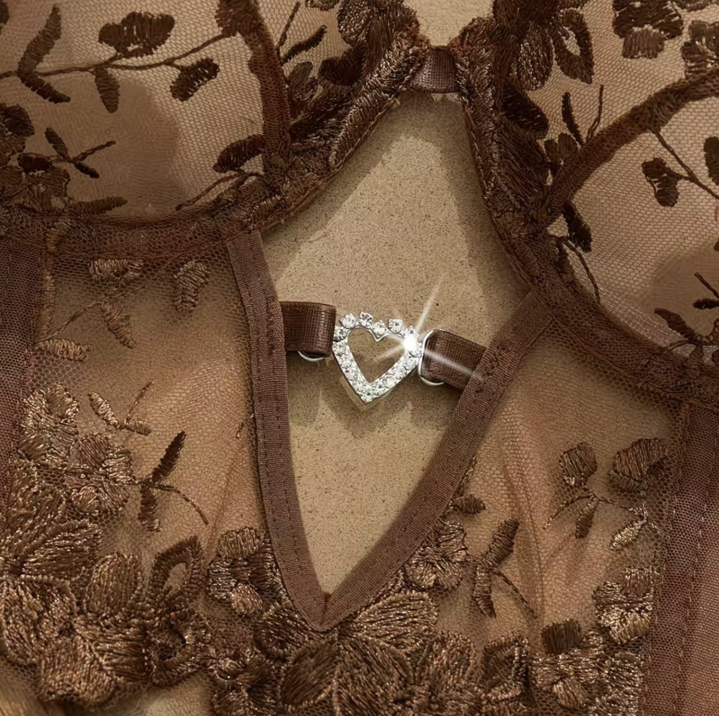 Ensemble Lingerie Chocolat Luxe – Dentelle Florale & Finition Satinée